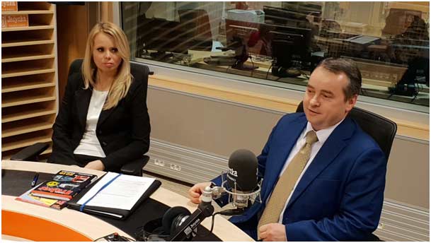 Inspektorzy PIP w studiu Polskiego Radia w trakcie nagrywania audycji